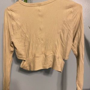 Lululemon Cut out crop in trench